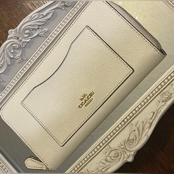 Coach Accordion White Refined Pebble Leather Zip Around Wallet - Picture 2 of 15